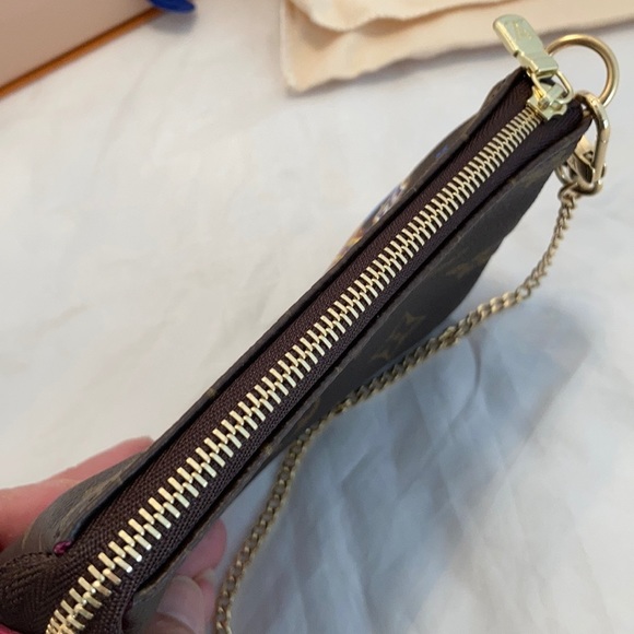 LOUIS Vuitton Christmas 2020 mini pochette access - Picture 7 of 11